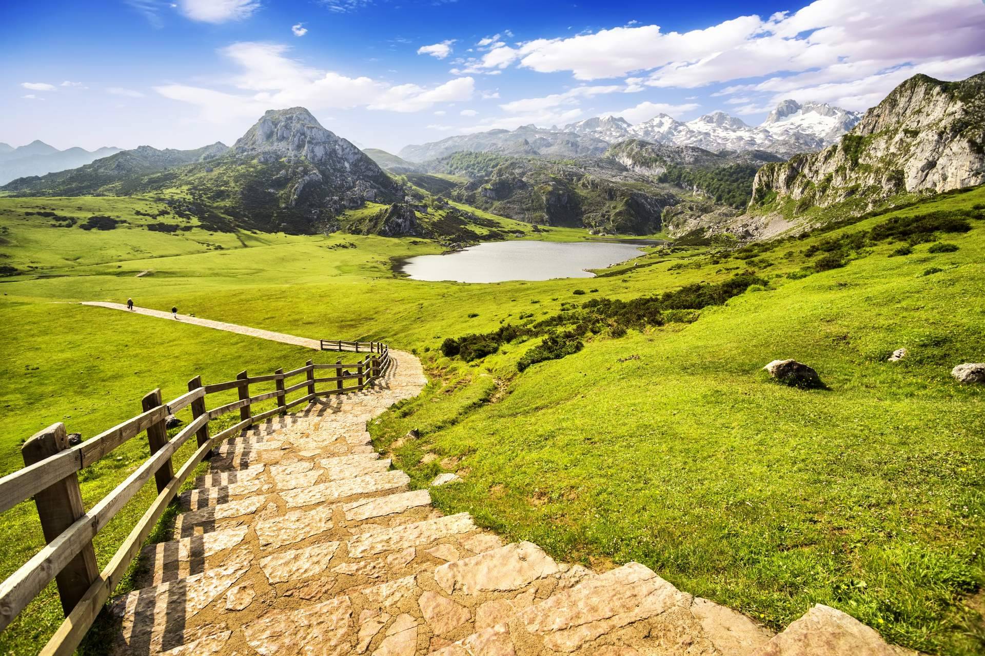 Descubrir Asturias con las excursiones y visitas de hazteUNBUS