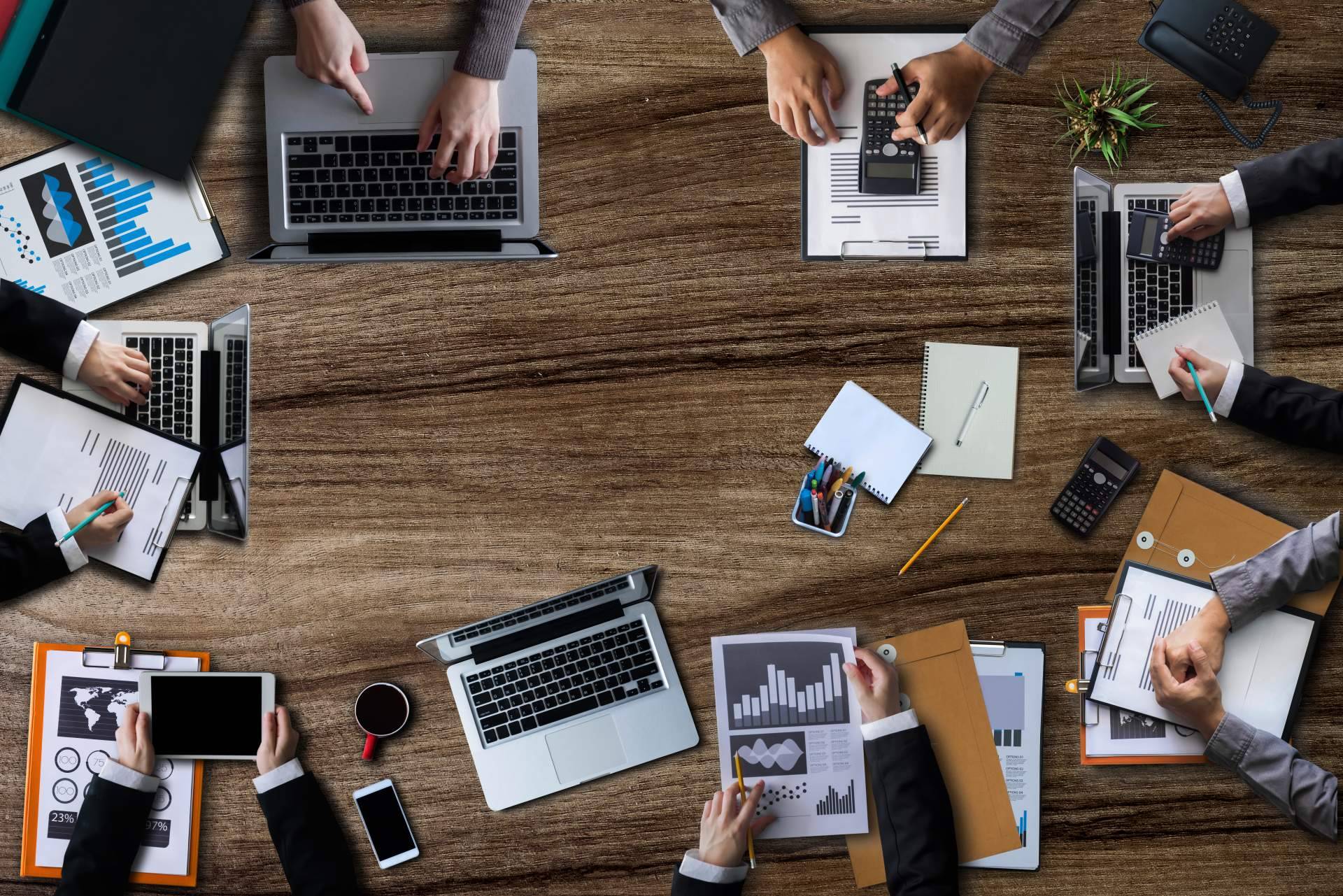 En marketing digital, cuáles son las diferencias entre el ROAS  y el ROI