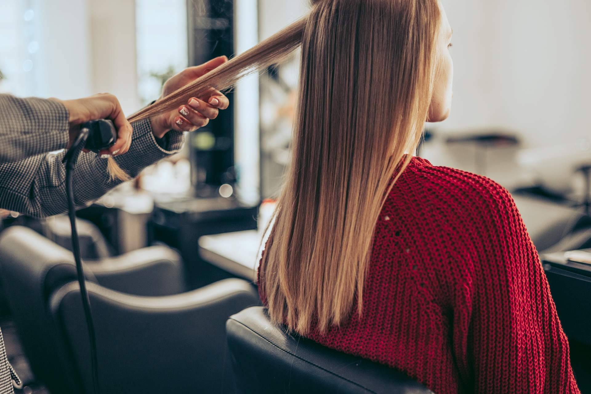 Cómo elegir un buen alisado de pelo para hacer en casa, según Aluminalia