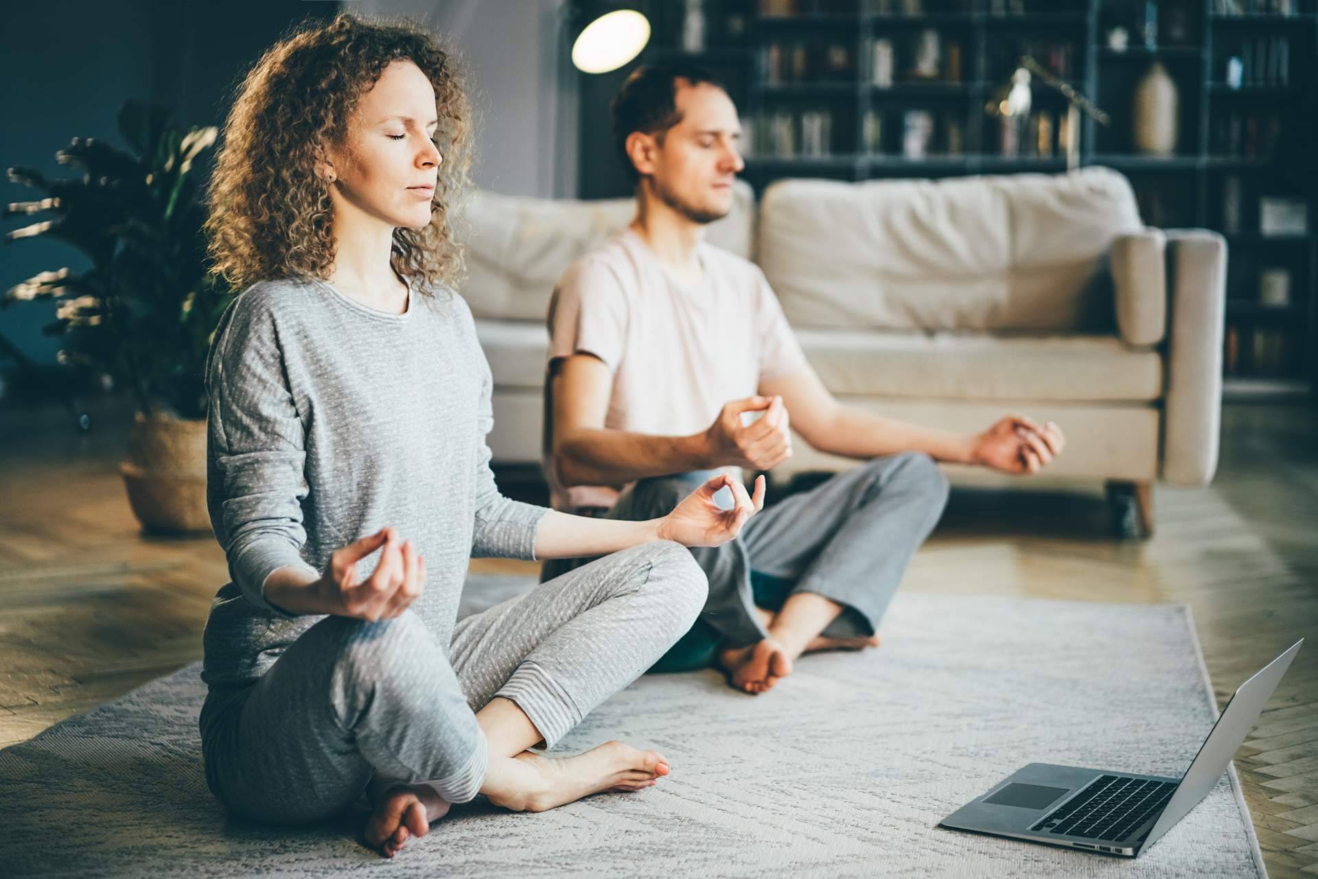 Aprender a meditar en 5 sencillos pasos con el curso de meditación de Escuela Transformacional