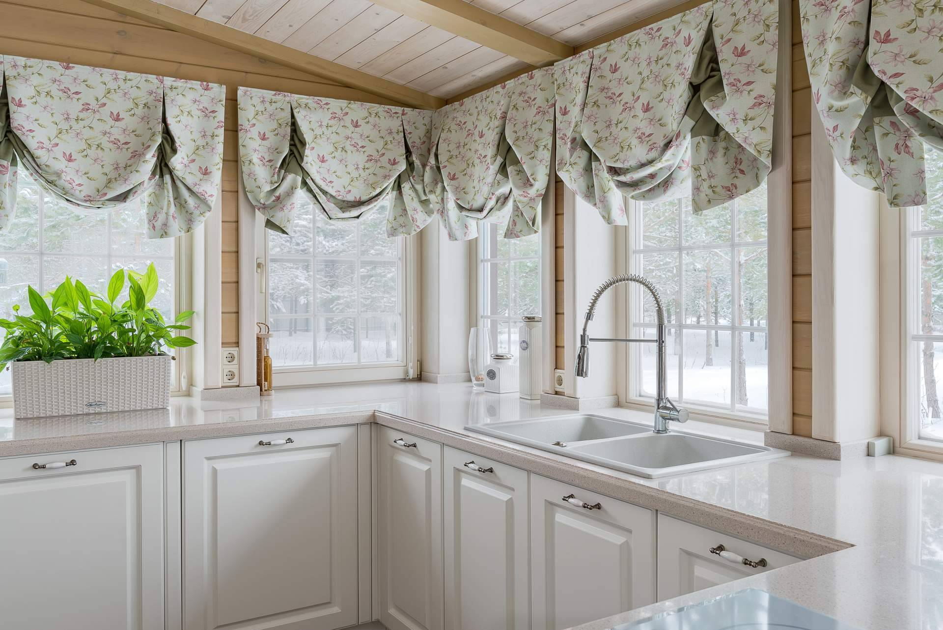 Conociendo las ventajas de utilizar cortinas para la cocina con Alfombras y Cortinas