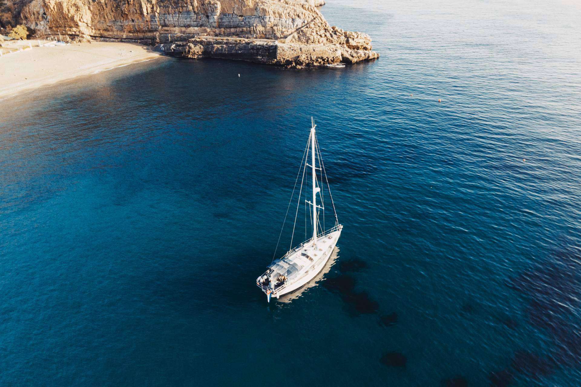 El auge de alquiler de veleros para disfrutar de unas vacaciones en el mar