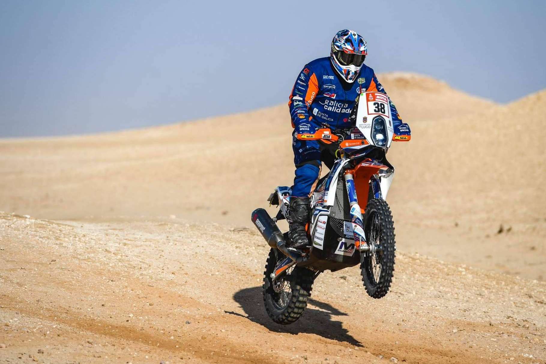 ADHESIVOSEMBARRADOS, la empresa de personalización de ropa off road en el Rally Dakar