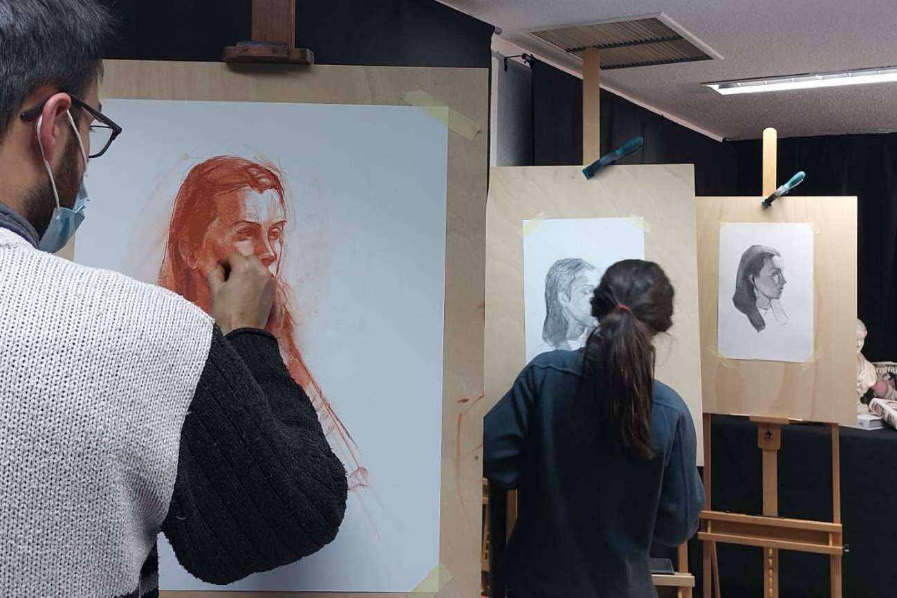 Una academia de pintura y dibujo para convertirse en un experto en arte clásico, Estudio Ilógico