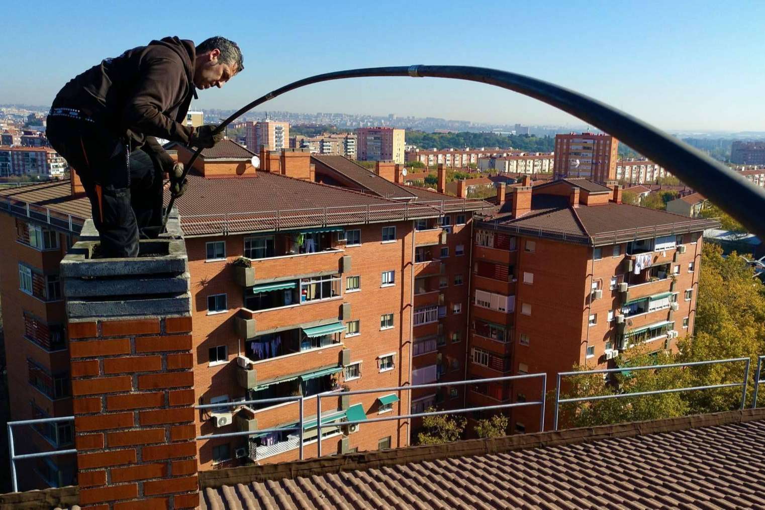 Su DESHOLLINADOR señala la importancia de limpiar las chimeneas