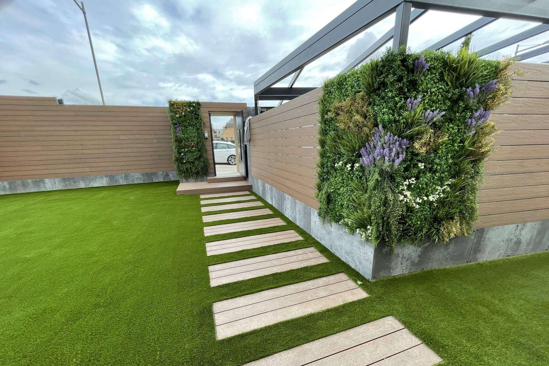 Llenar de frescura los espacios con los jardines verticales artificiales de Ingrass