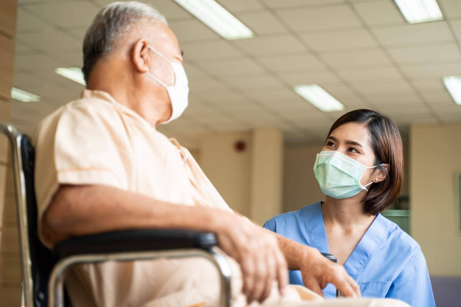 ¿Dónde encontrar cursos especializados en diferentes especialidades sanitarias? TECNOS