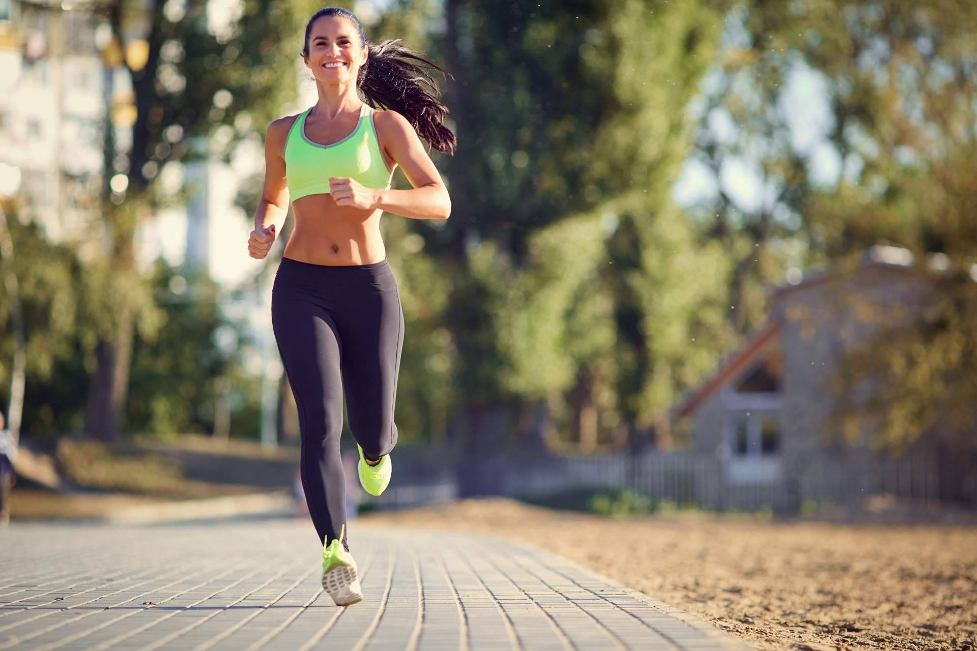 Comenzar una nueva rutina de gimnasio para mujeres