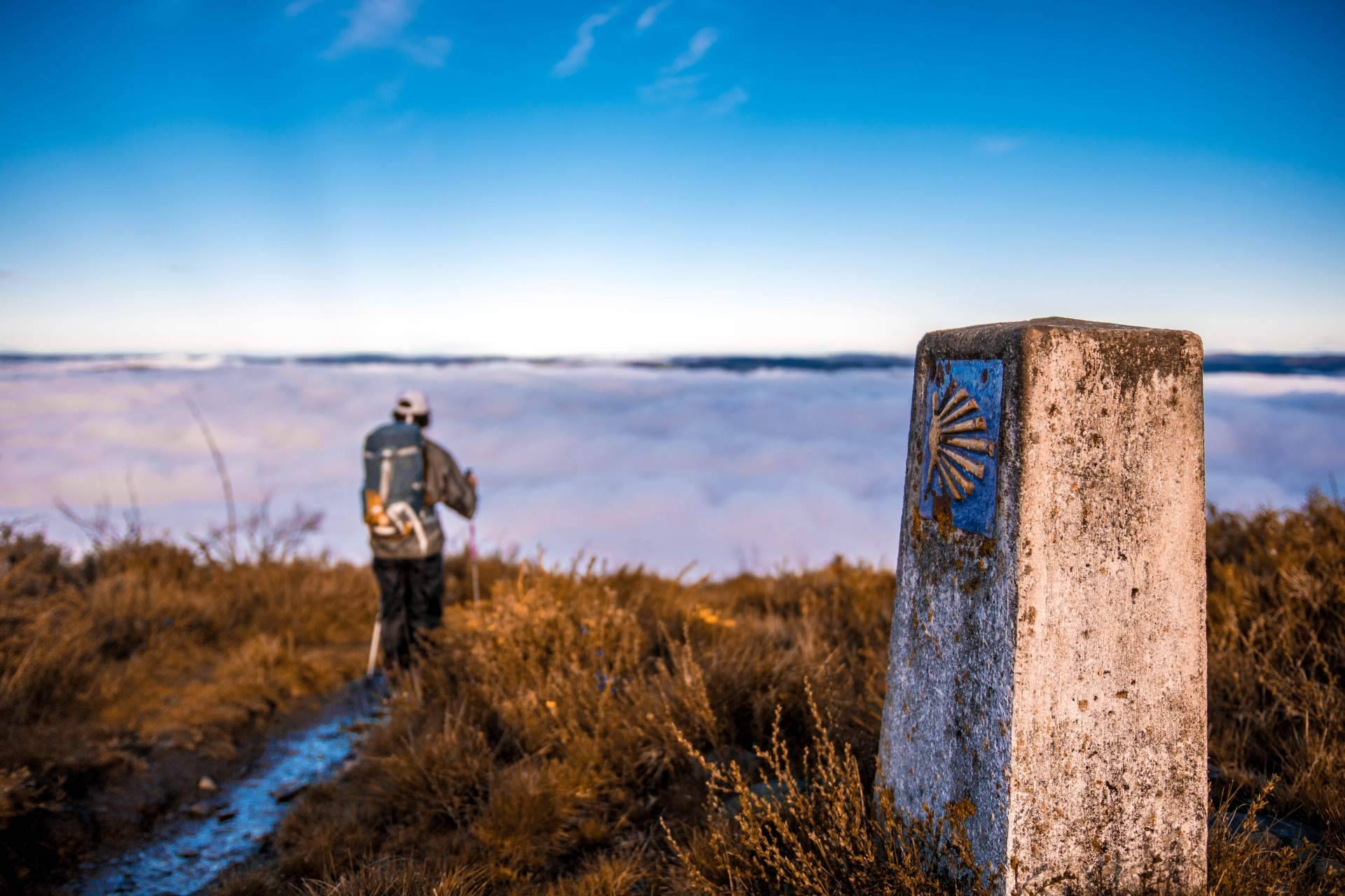 Una buena opción para encontrar las prendas y complementos necesarios para hacer el Camino de Santiago es STOPWAY