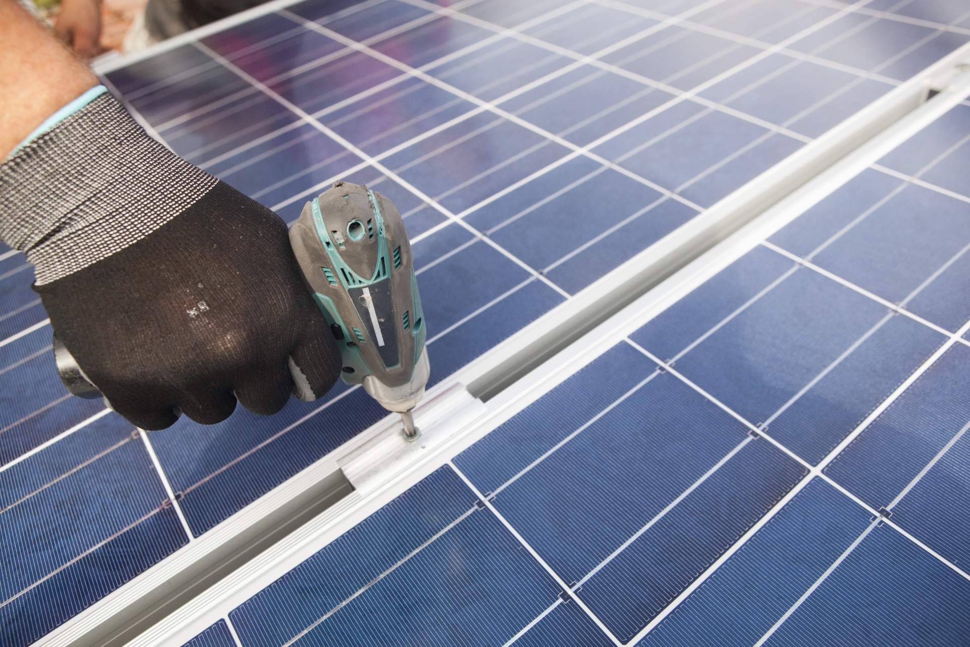Placasolar.info destaca las subvenciones para la instalación de placas solares