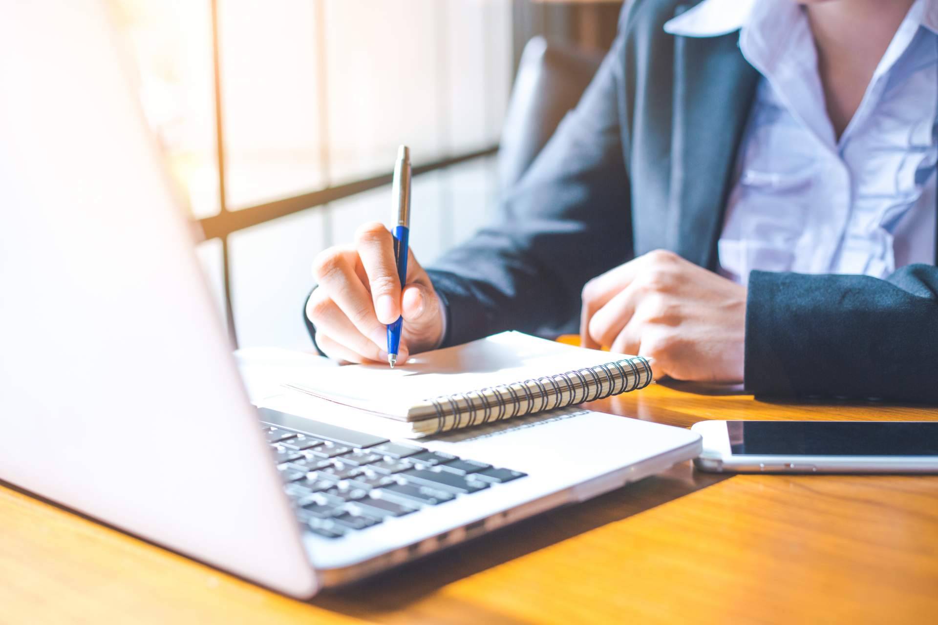 El curso que imparte Escuela Dirección incluye prácticas con Simuladores PMP®