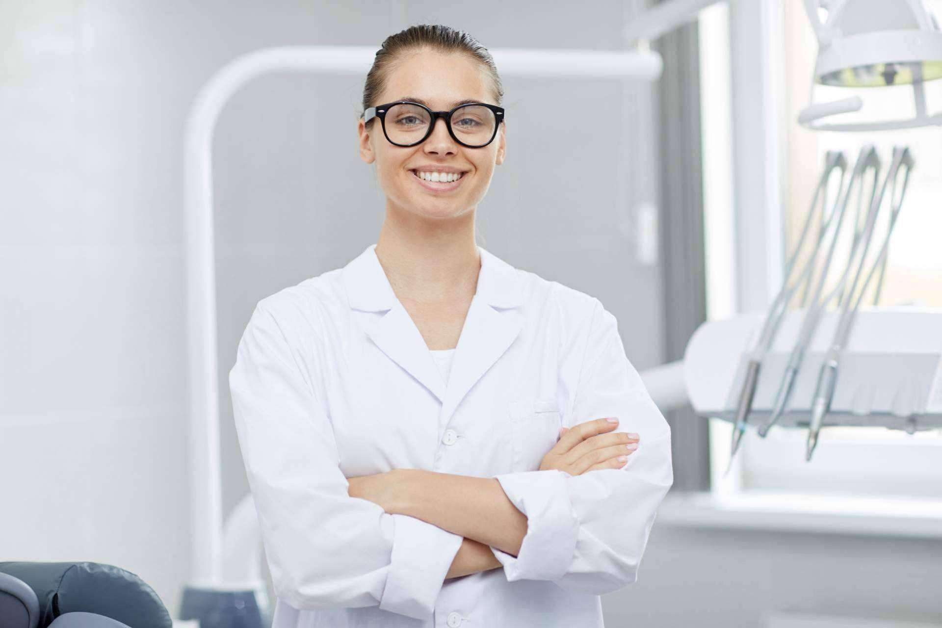 Servicio de consultoría dental para asegurar la satisfacción de los pacientes en las clínicas