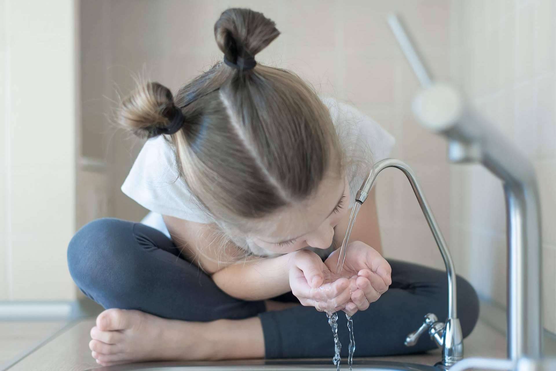 Instalar un filtro para potabilizar el agua no salina conlleva varias ventajas