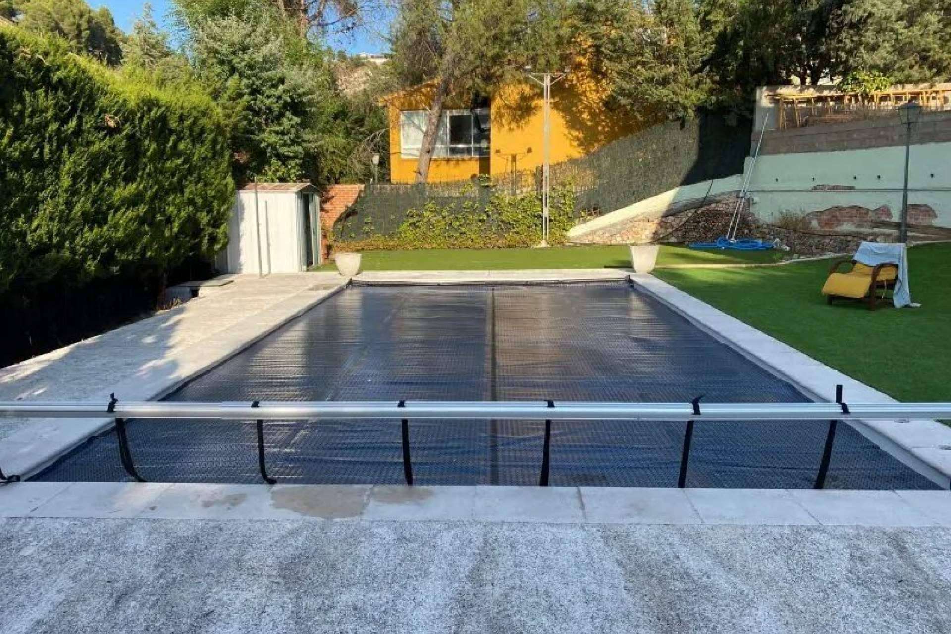 ¿Por qué es importante contar con una manta térmica para piscina?