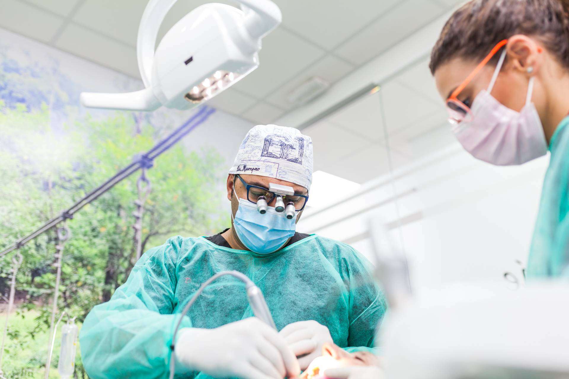 La clínica Dental Implant﻿ologie está especializada en implantes dentales y casos complejos