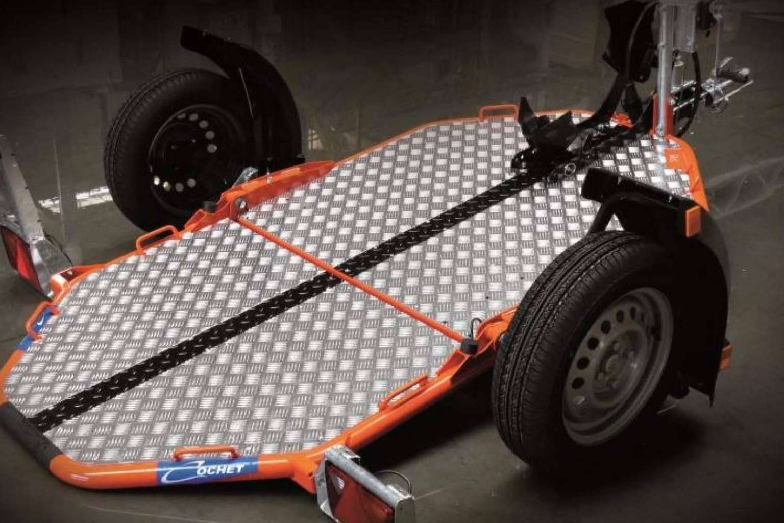 Diversidad de soluciones para transportar una moto de la mano de la empresa Buscoremolque