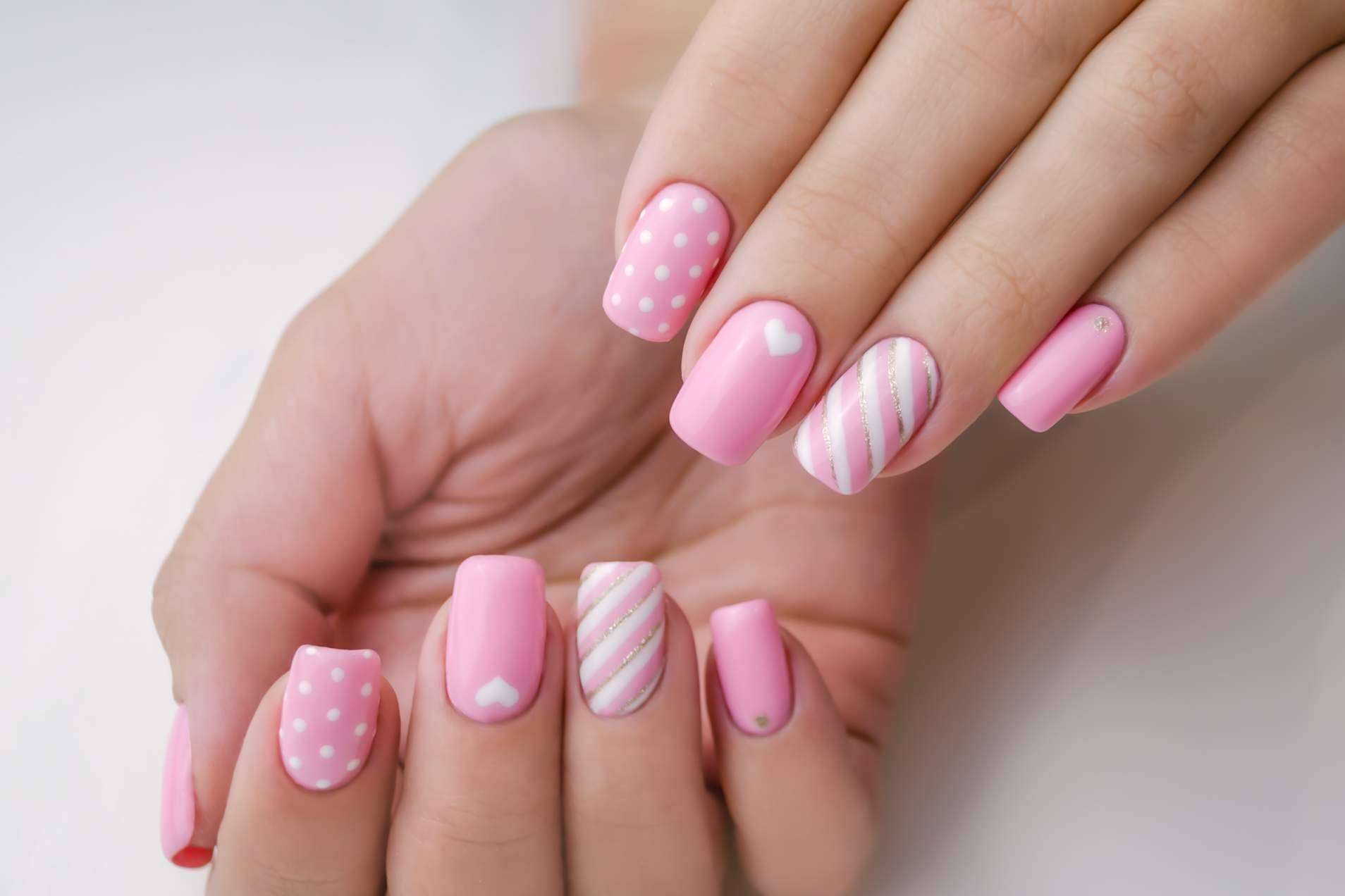 Una de las academias más premiadas que ofrece curso de uñas es Uñas y Estética