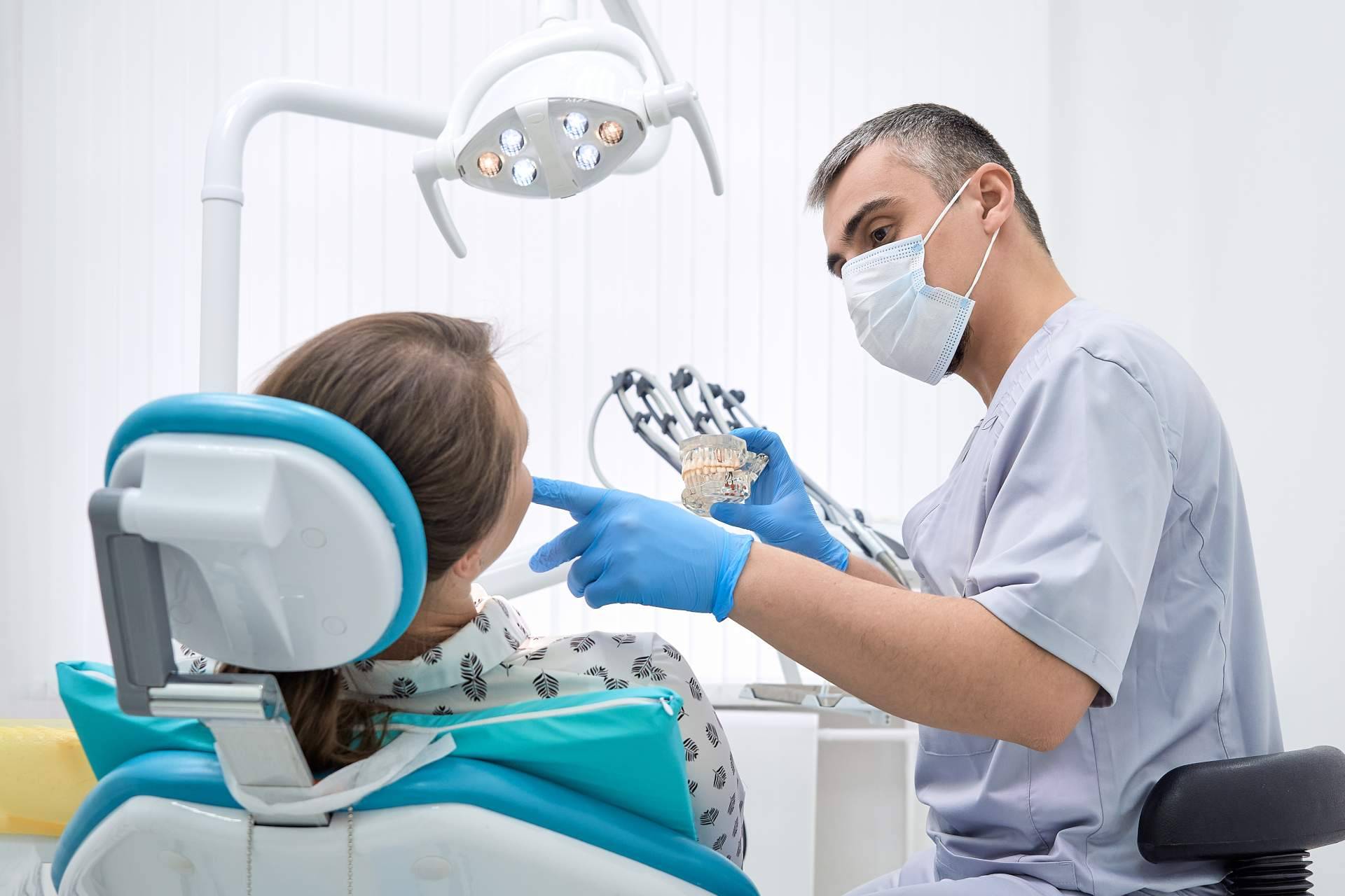 Las clínicas dentales y la importancia de ofrecer un trato cercano y familiar, por Corrales Dental