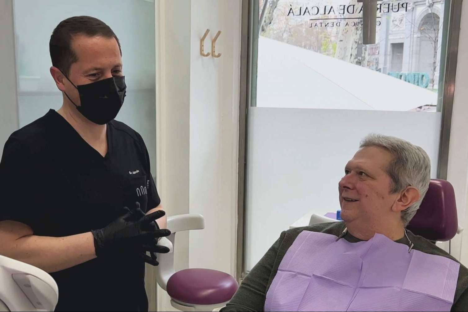 Recuperar la sonrisa gracias a la implantología de vanguardia que realiza la Clínica Puerta de Alcalá, situada en pleno corazón de Madrid