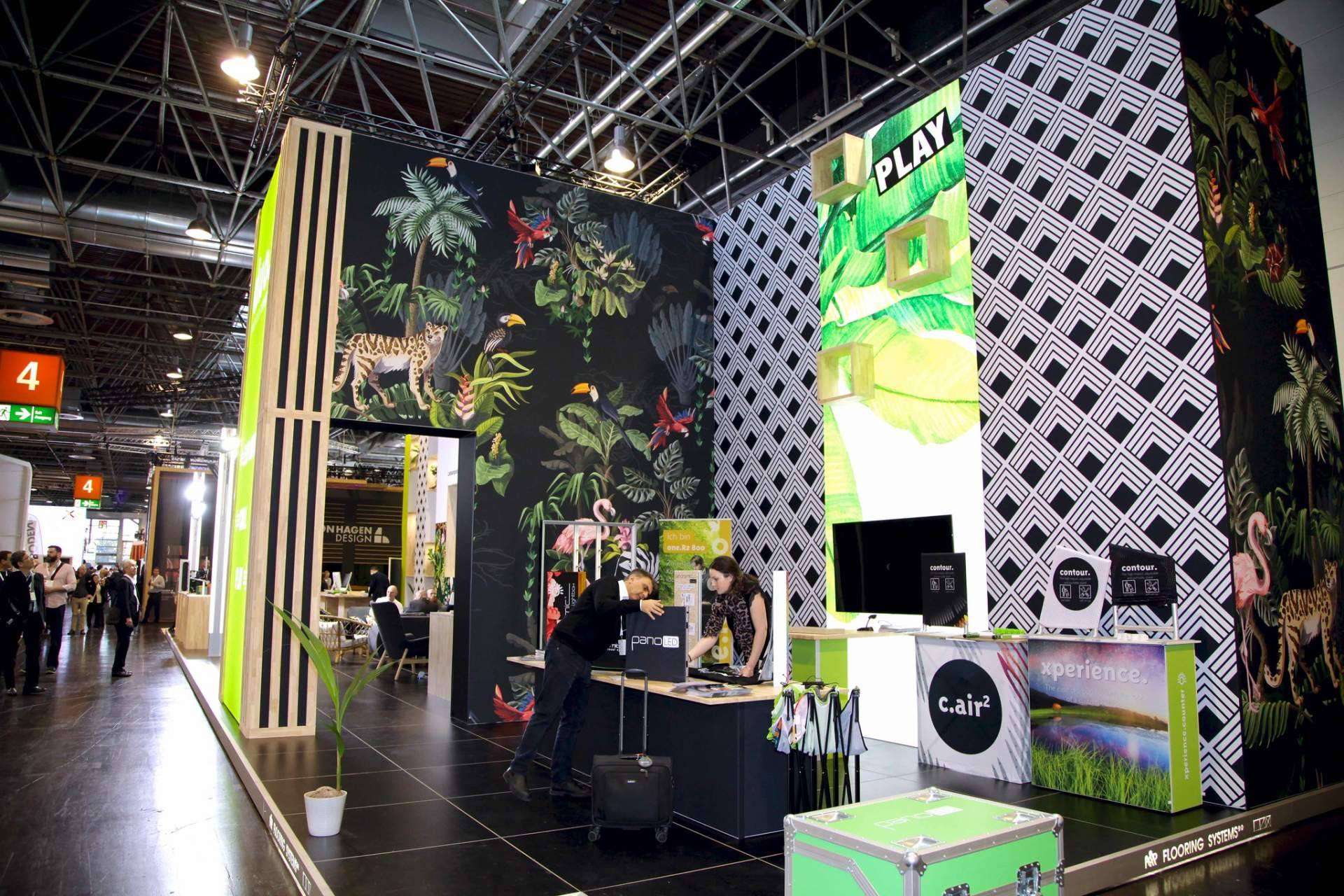 Los paneles LED de Olika Stands que permiten crear vídeo wall modulares en el stand
