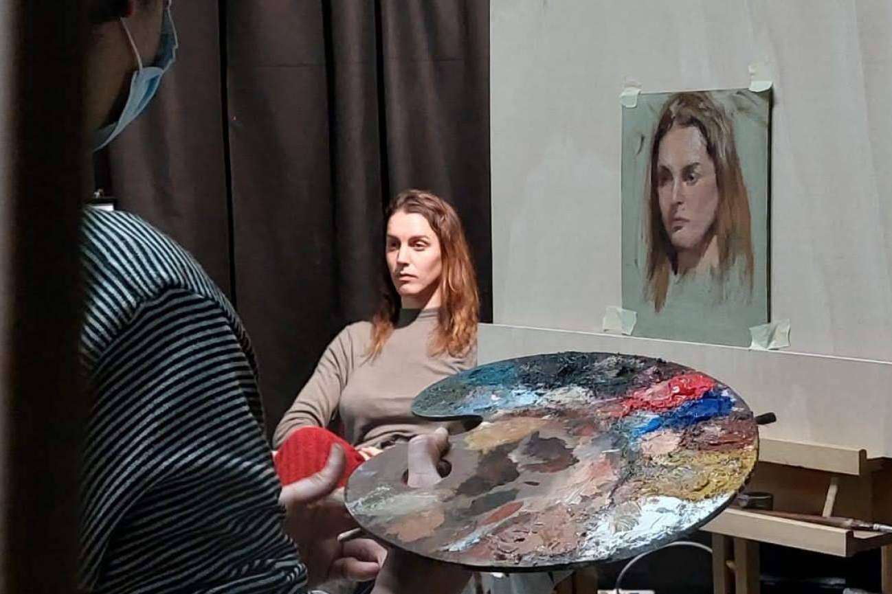 La academia Estudio Ilógico permite disfrutar de clases de pintura y dibujo académico clásico con modelos profesionales