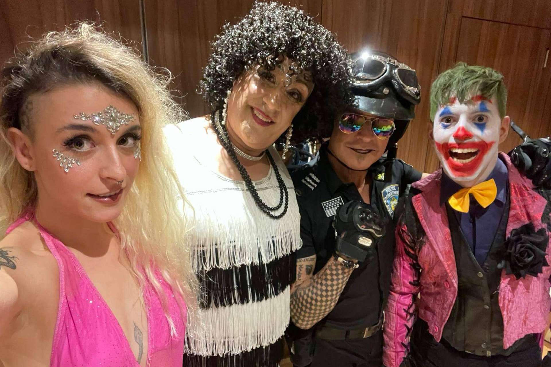 Nuevo Restaurante temático con Cena Show para despedidas y fiestas en el centro de Bilbao