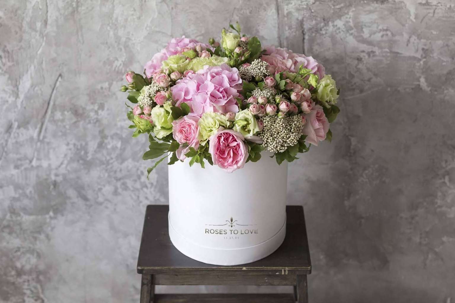 La empresa ROSES TO LOVE ofrece un nuevo modelo de decoración floral con rosas preservadas