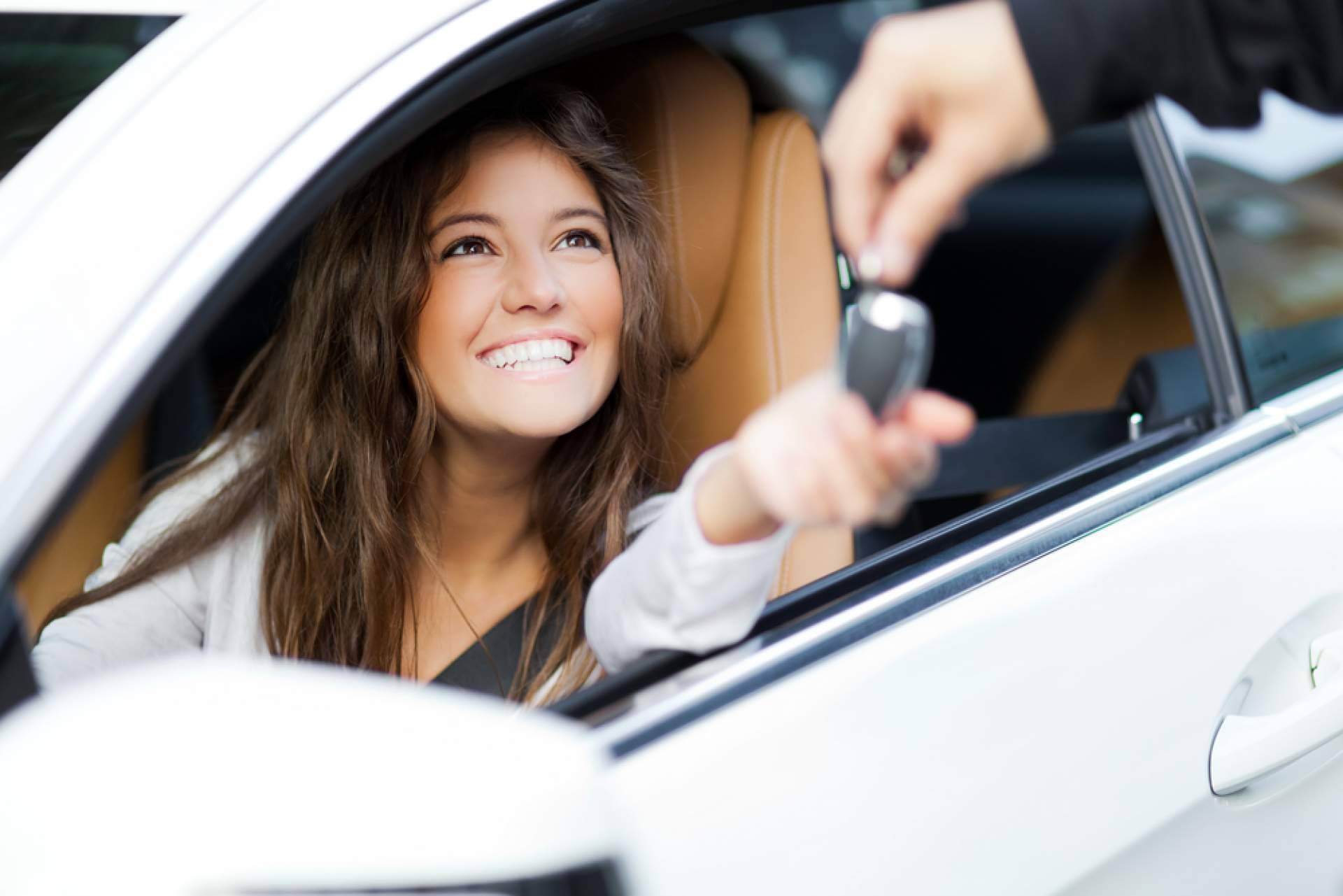 Aspectos a considerar antes de comprar un coche de segunda mano, según los expertos de Radikal Cars