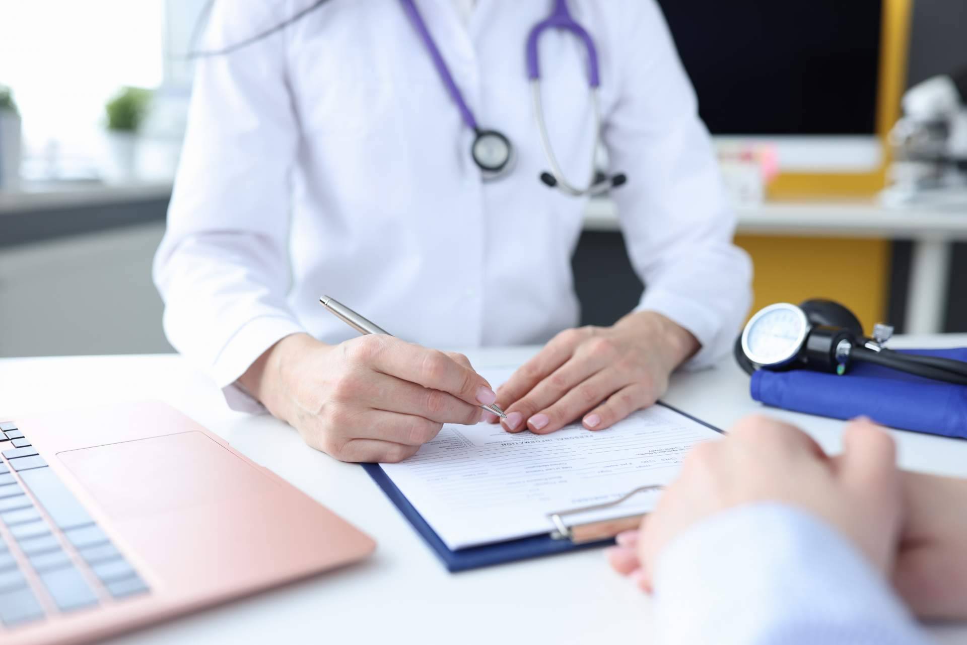 Especialistas de diferentes áreas que realizan la evaluación psicológica para la obtención de permisos o licencias en el Centro Médico Bravo