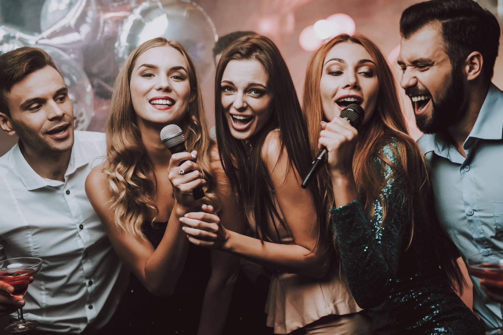 Karaoke Katakana ofrece la celebración de eventos para empresas en un ambiente diferente