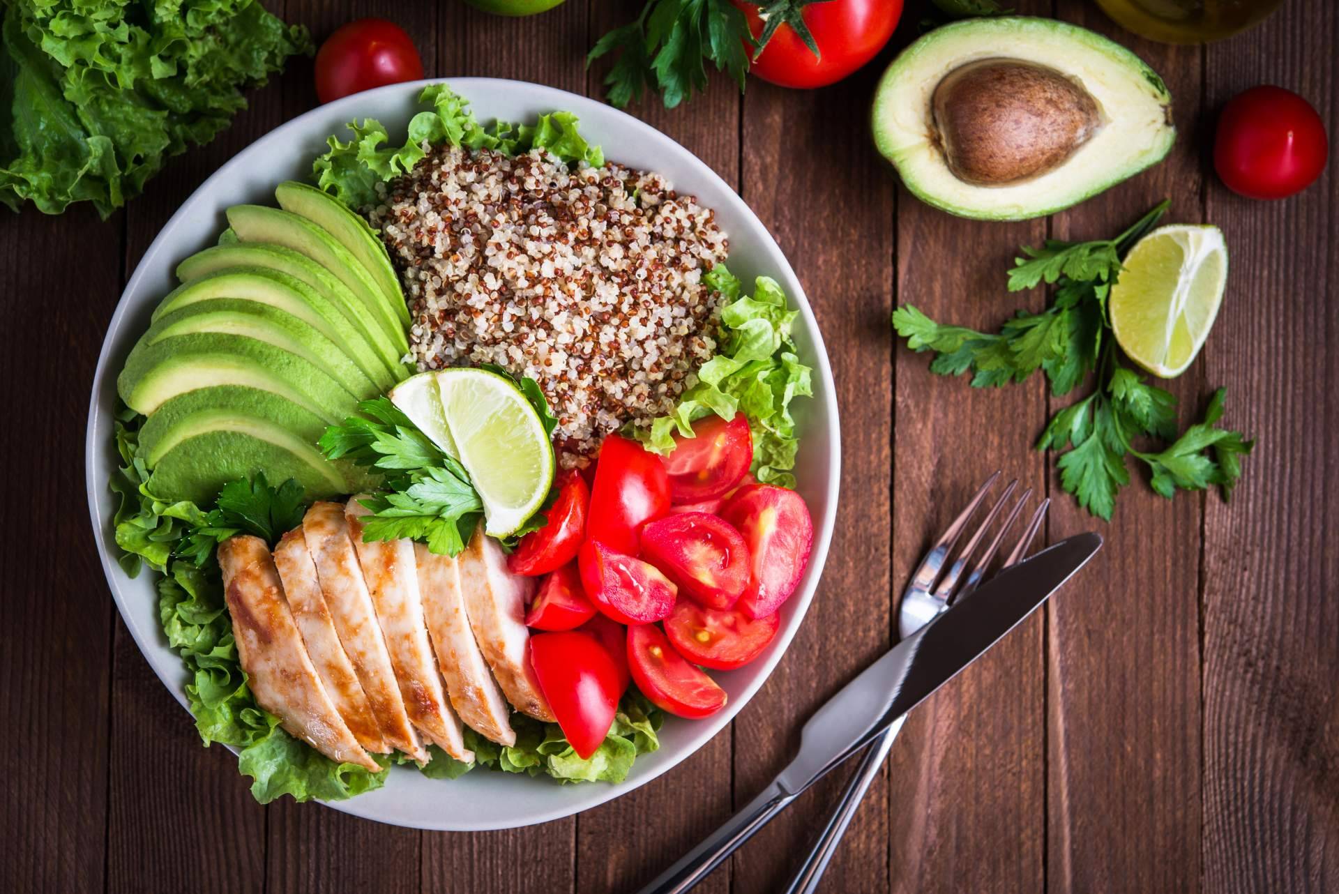 Cómo realizar una dieta restrictiva que no influya en la vida social y vínculos emocionales relacionados con la comida, por el Dr. Fernando Ruger Viarengo