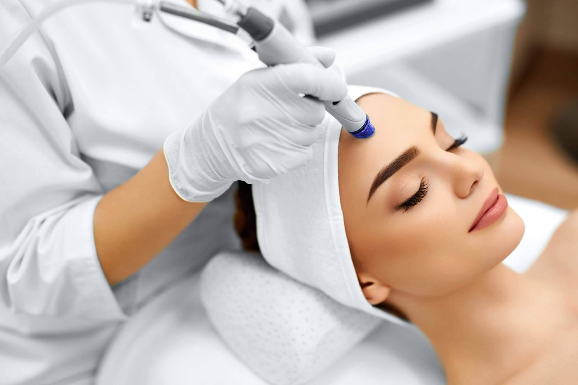 Dermativa sobre los tratamientos faciales para hacerse en verano