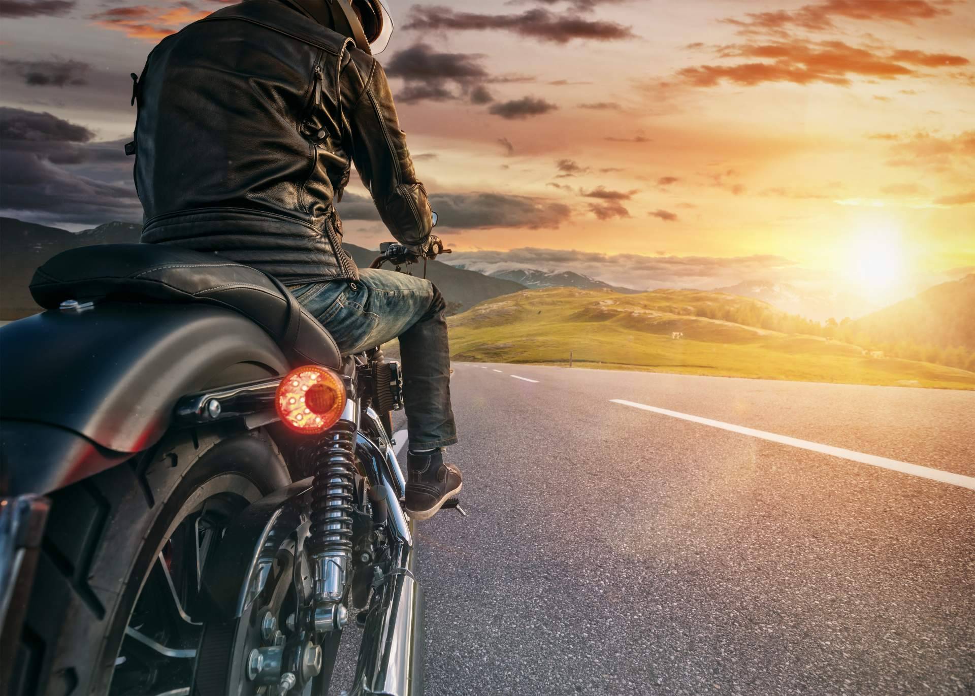 Los auriculares de conducción ósea para bicicletas y motos, ¿son legales?