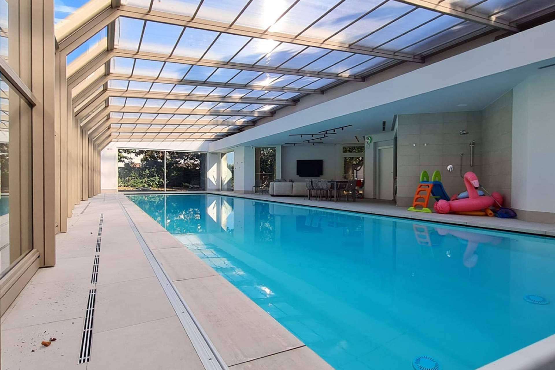 Diferentes sistemas de cerramientos para piscinas de la mano de COVERTTO