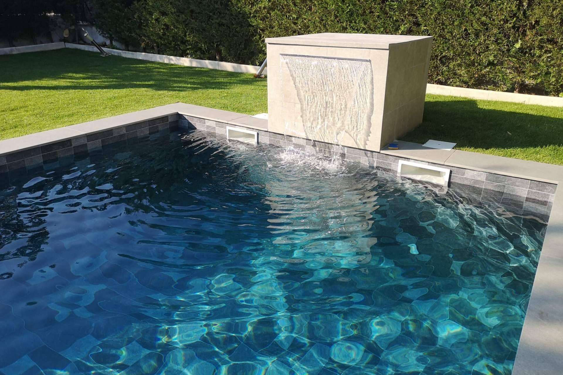 La empresa Esencial Pool ofrece su sistema de calentamiento pasivo de piscina