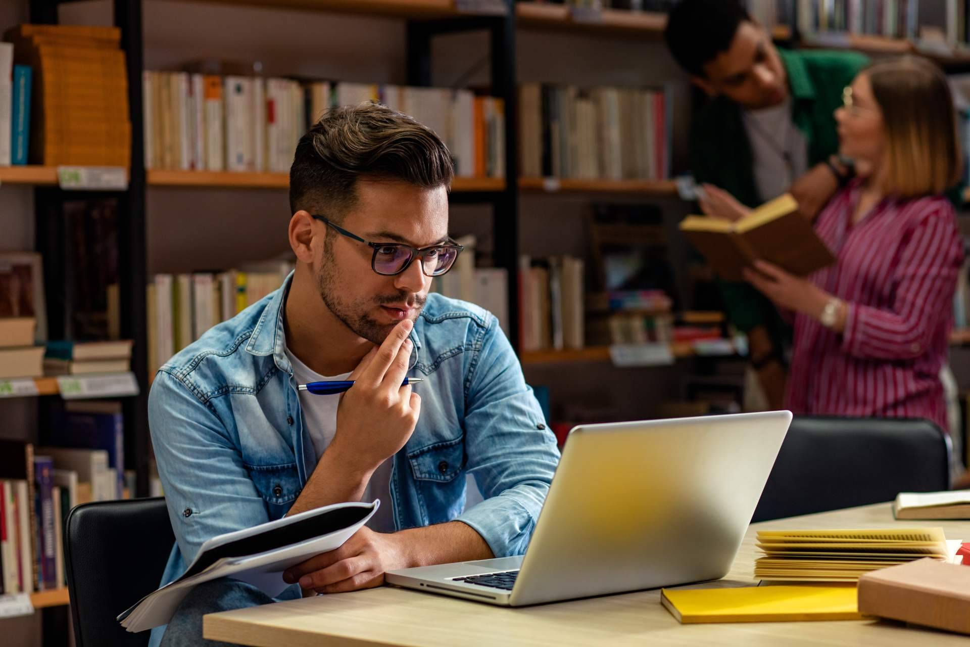 Así trabaja Hacer TFG, la academia especializada en ayuda universitaria