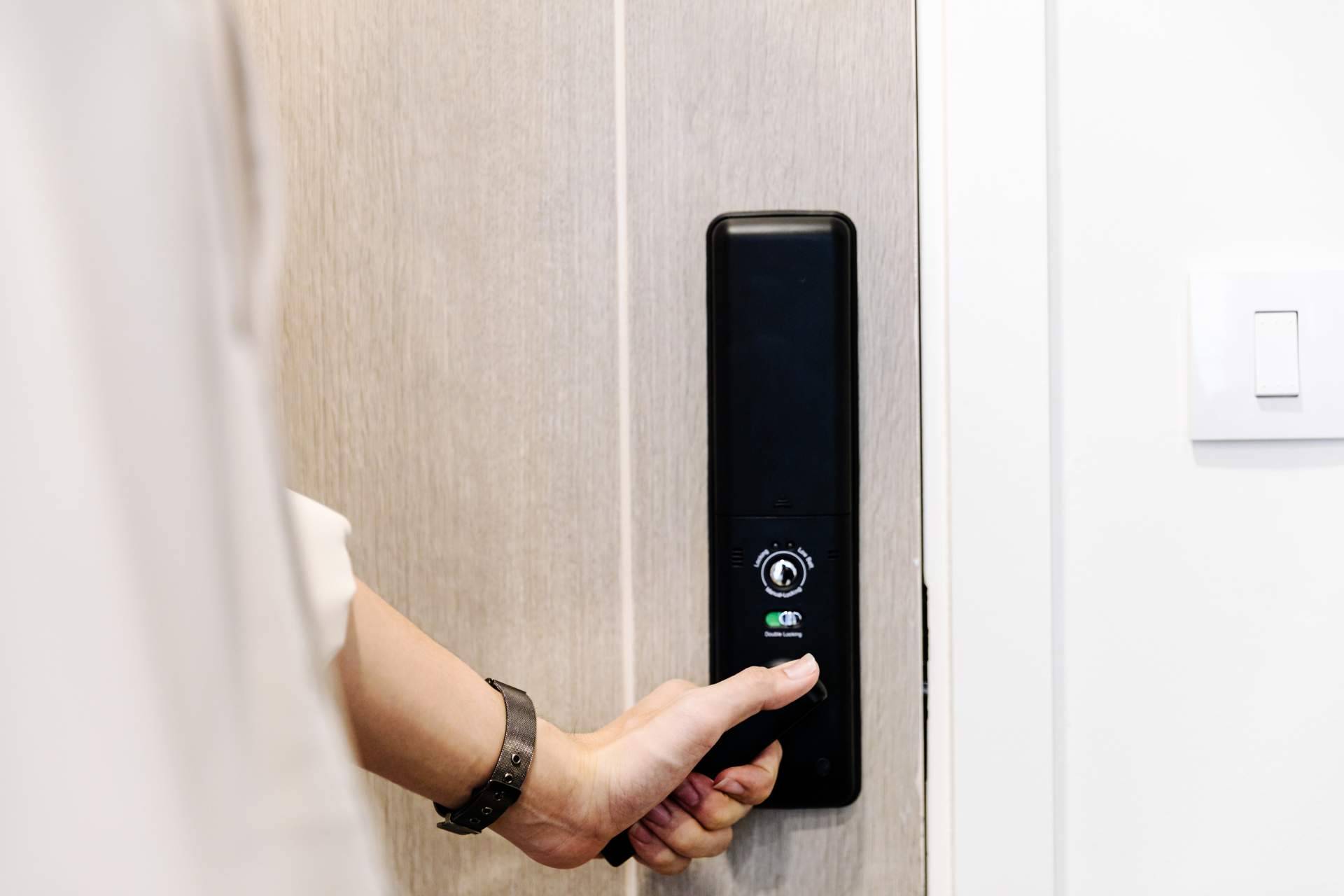 ¿Son realmente las cerraduras electrónicas el futuro para proteger una vivienda?, por Manuel Hernández Cerrajeros