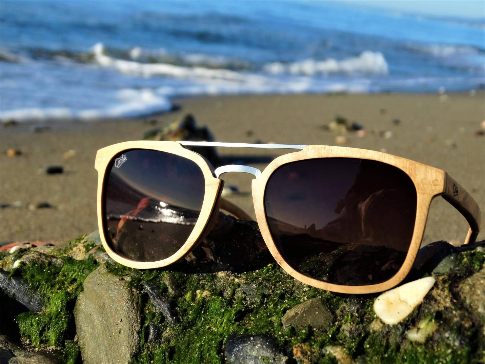 Gafas de madera de olivo fabricadas por Castor Sunglasses