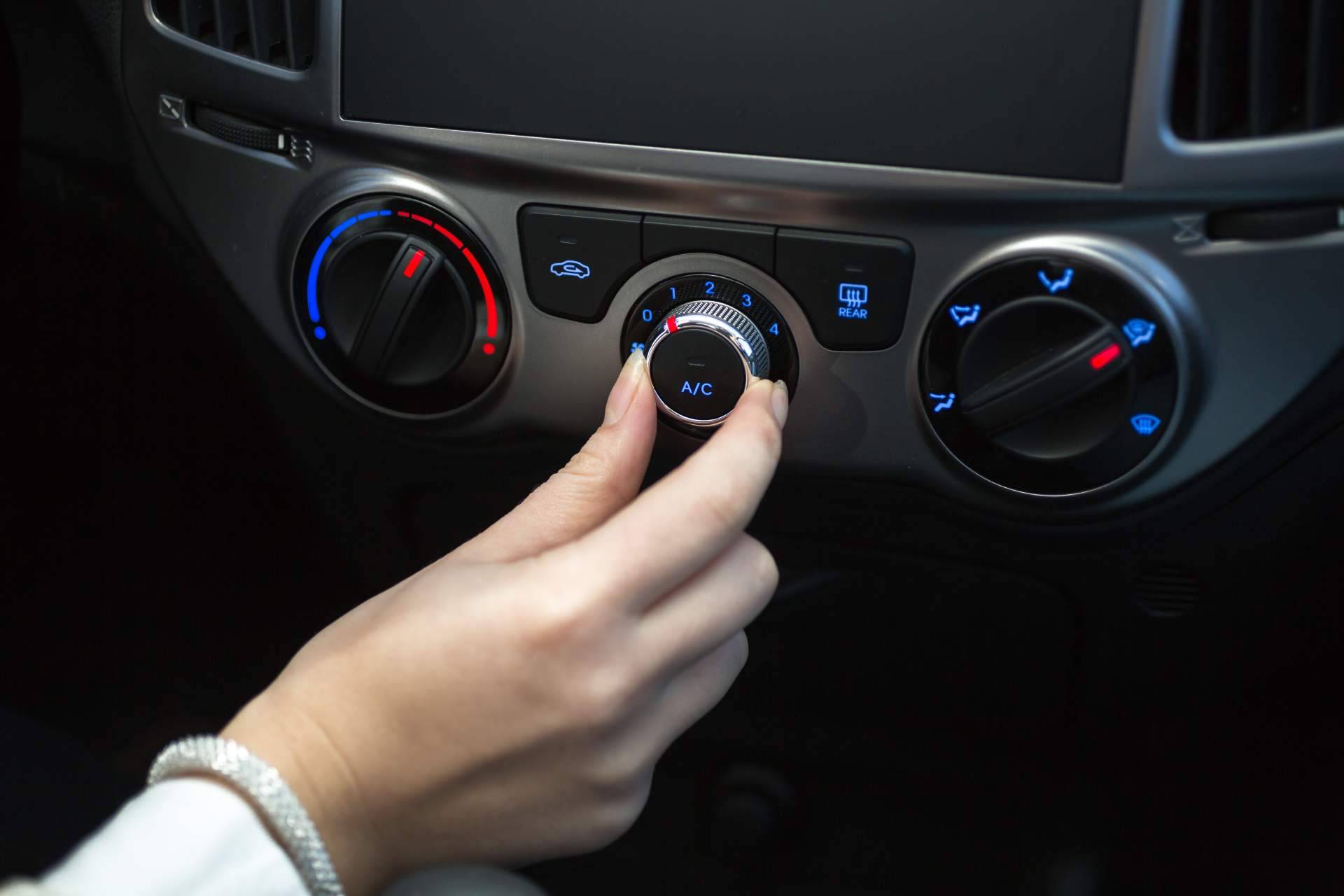 ¿Por qué es importante el mantenimiento del filtro del aire acondicionado del coche?, por la red de talleres BlackTire