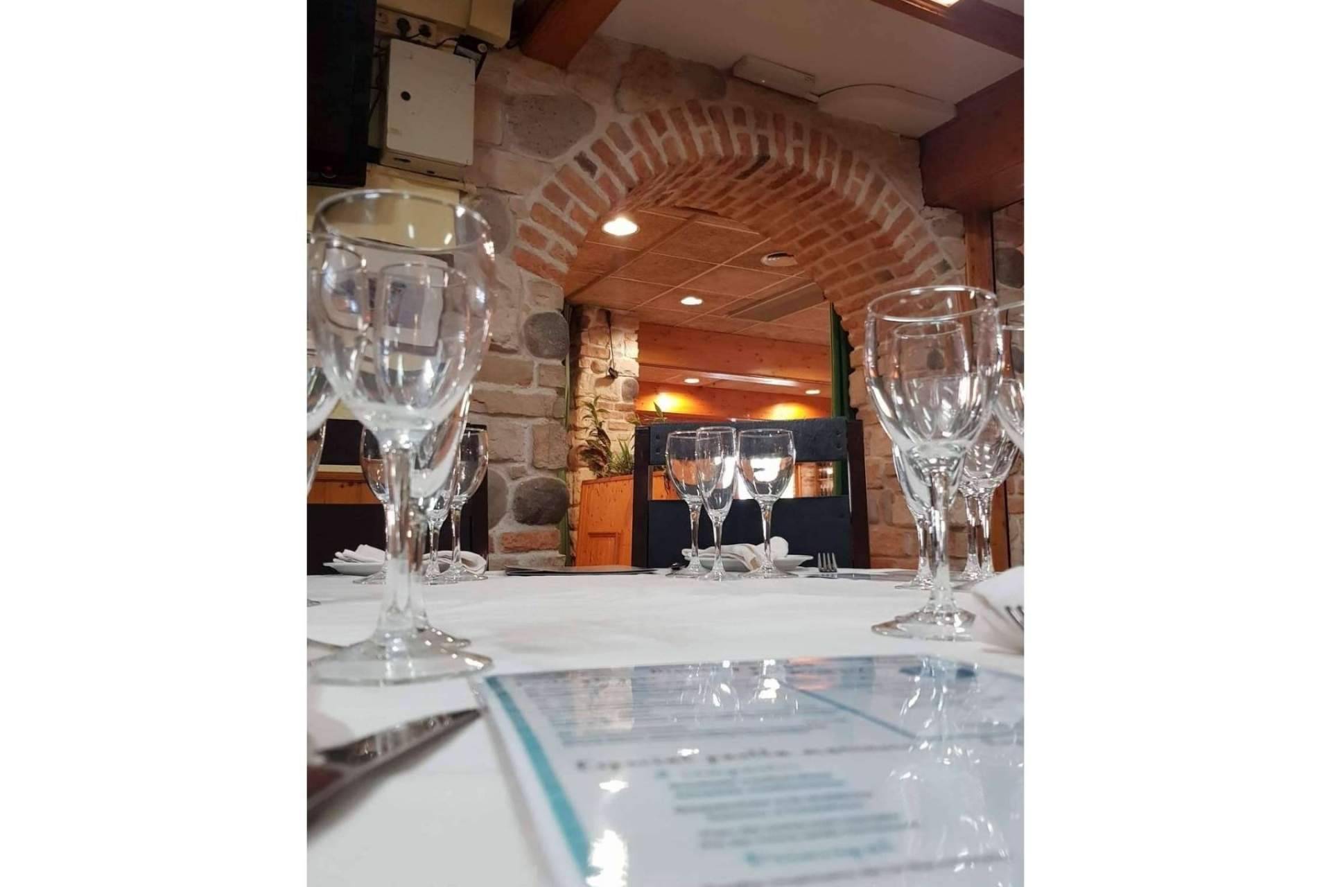¿Cuáles son las ventajas de celebrar un cumpleaños o evento familiar en el restaurante Pasa Tapas?