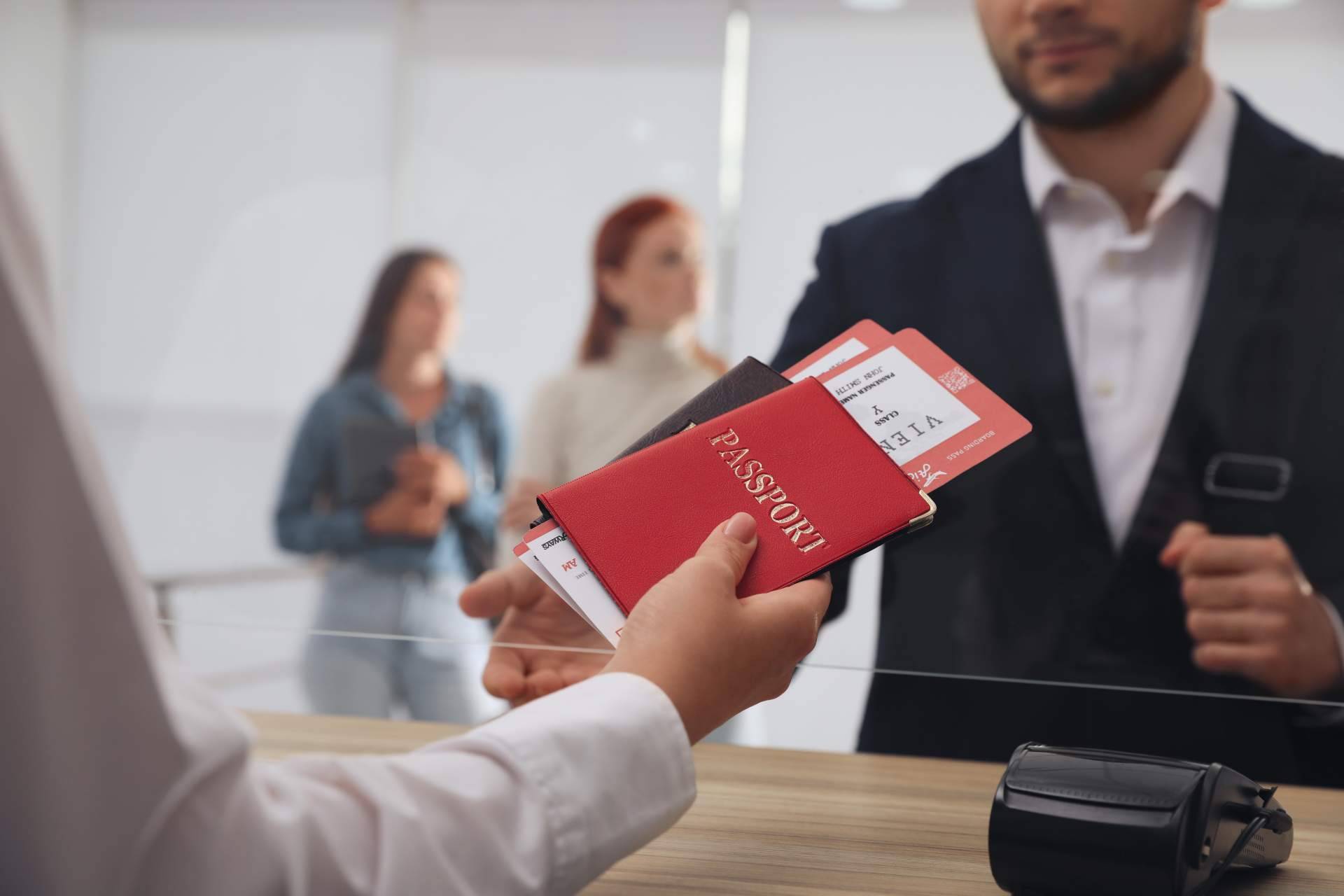 ¿Cuáles son los trámites de extranjería y empadronamiento para la residencia en España?, por Entre Trámites