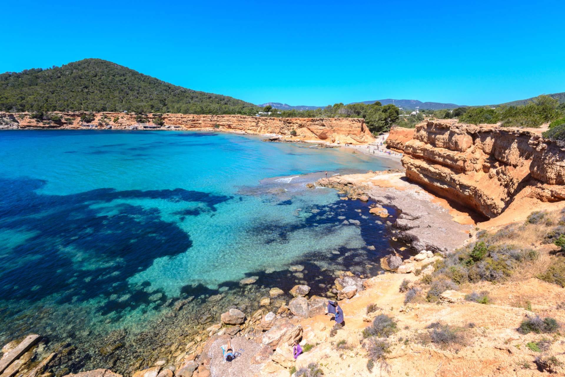 Visitar todas las playas paradisíacas de Ibiza de la mano de los coches baratos que ofrece K10 Rent a Car