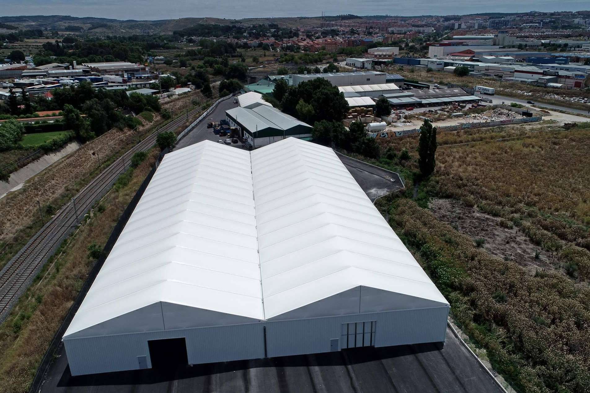 Grup Vall protege todo tipo de mercancías con la instalación de carpas industriales