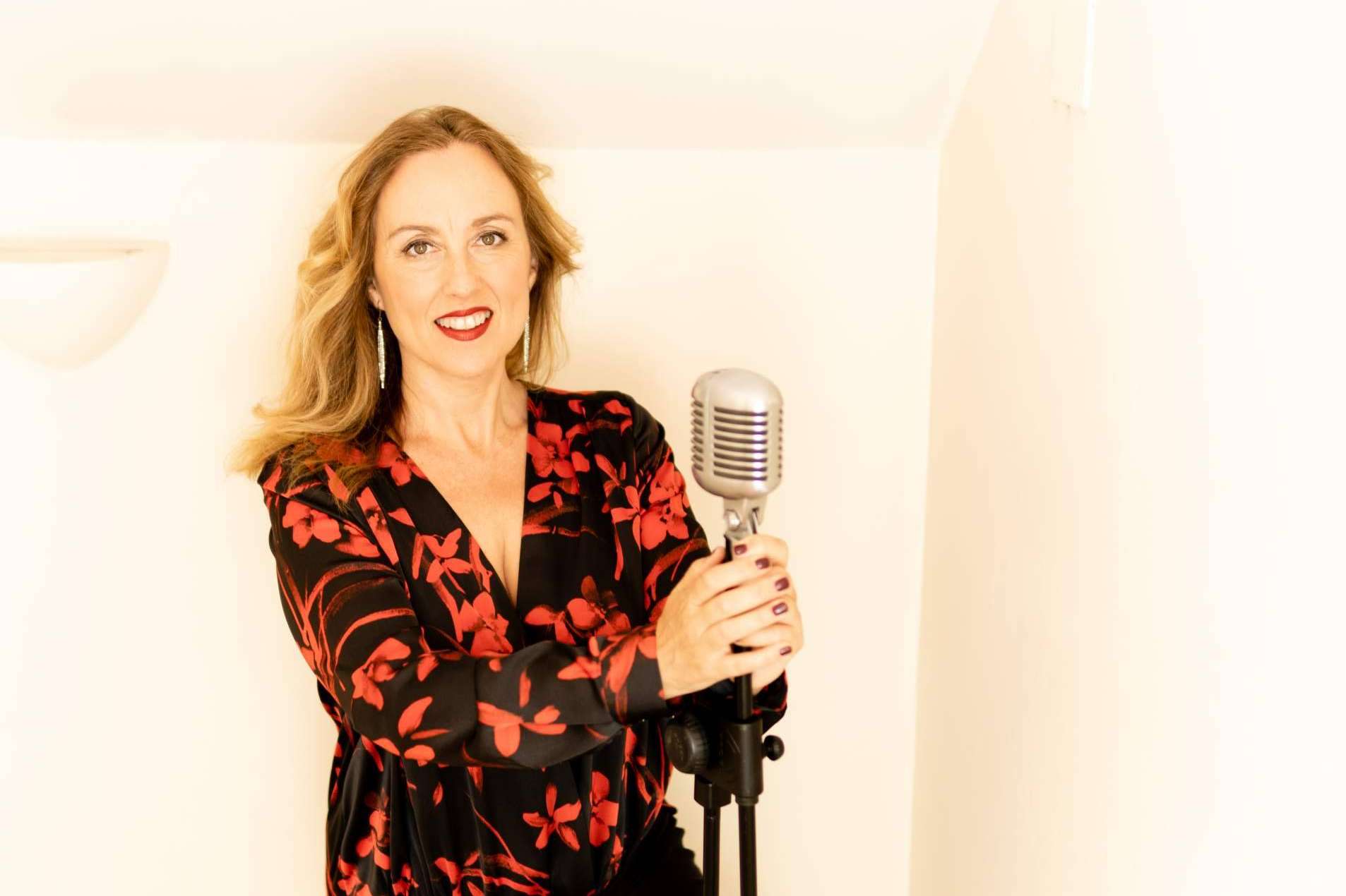 La cantante, logopeda y vocal coach, Celia Vergara, es profesora en la escuela Hot Stuff Producciones
