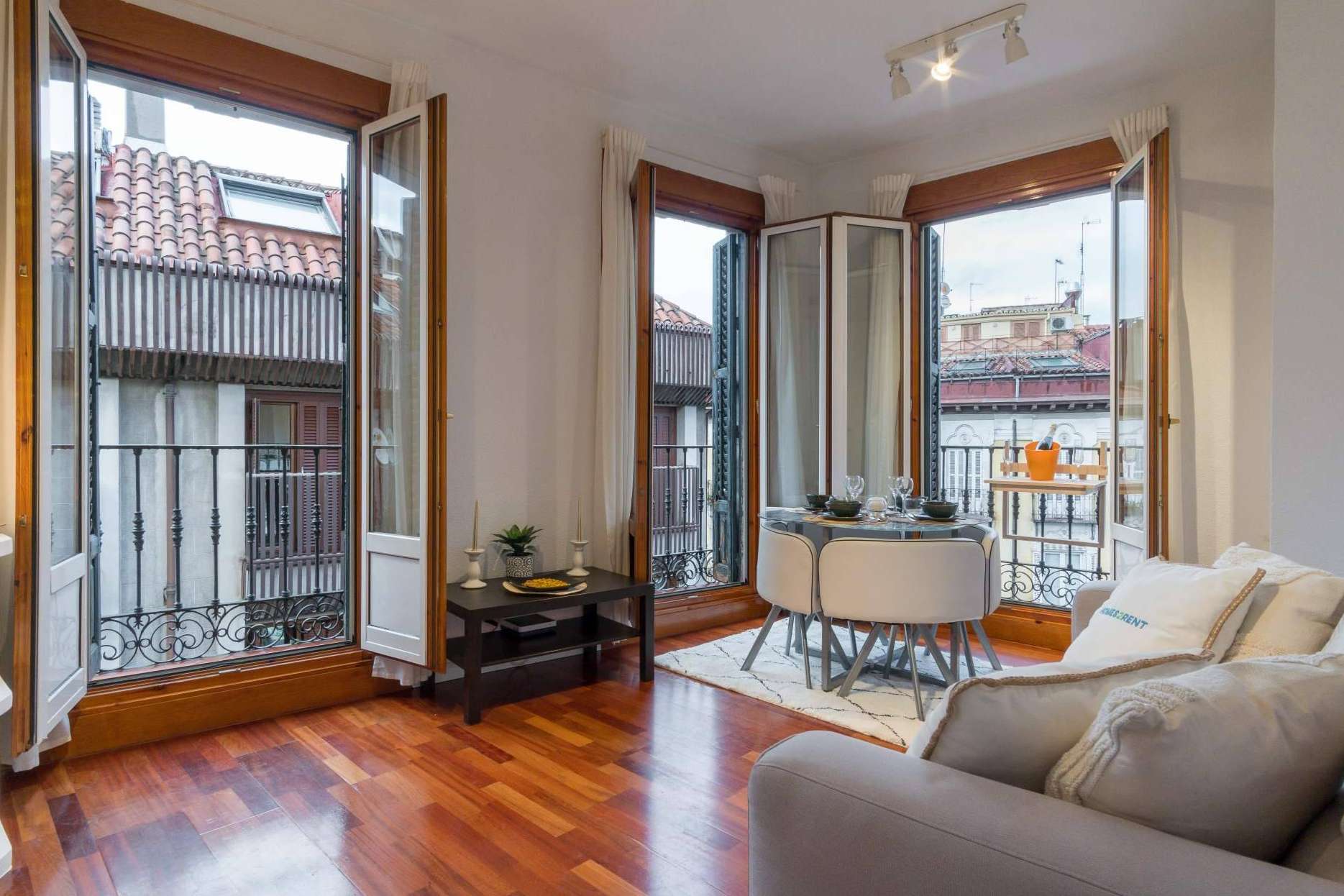 Los beneficios que obtienen los propietarios al contratar una agencia de gestión inmobiliaria, por Homes2Rent