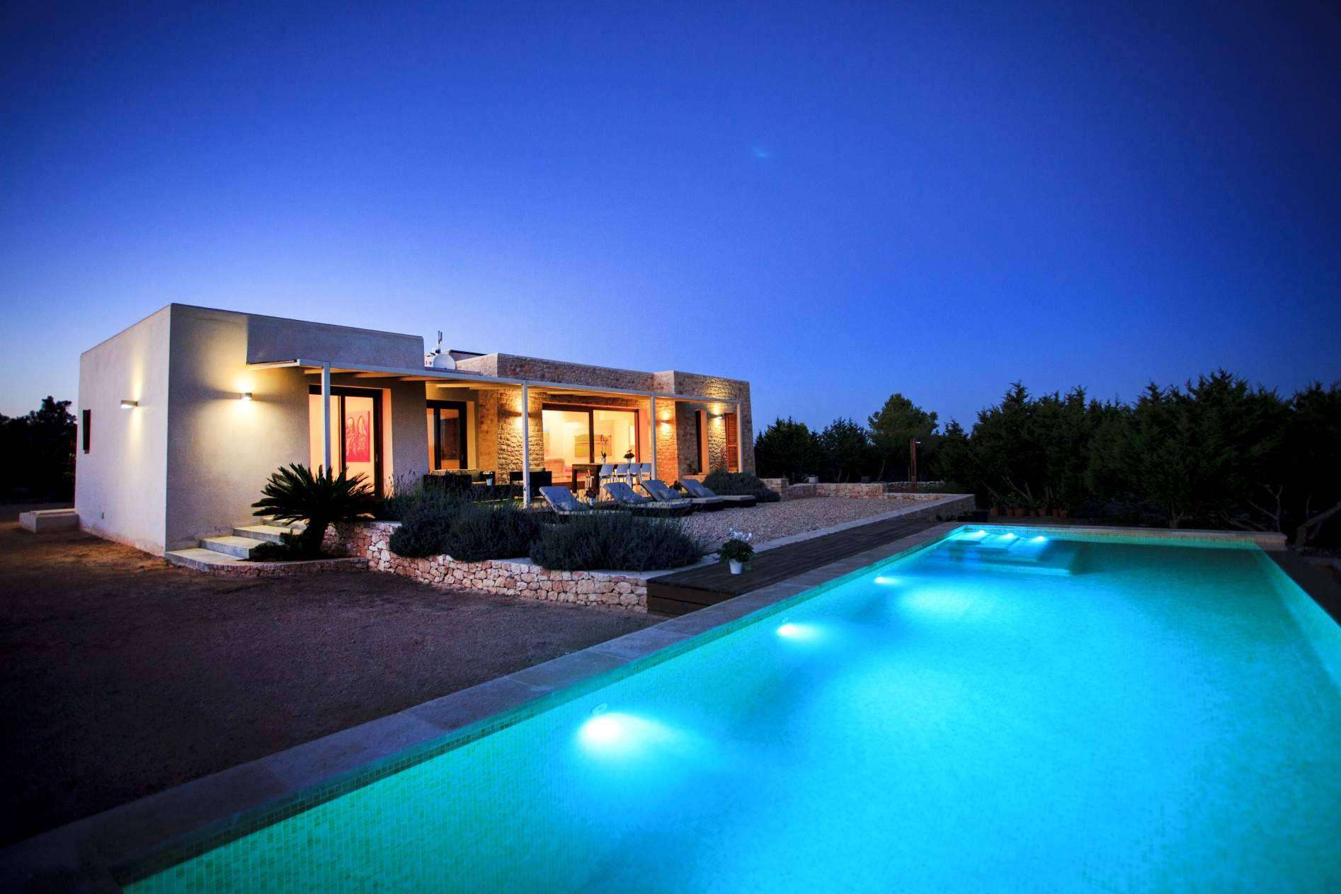Disfrutar del paraíso de Formentera en la época de verano con Can Corda Formentera