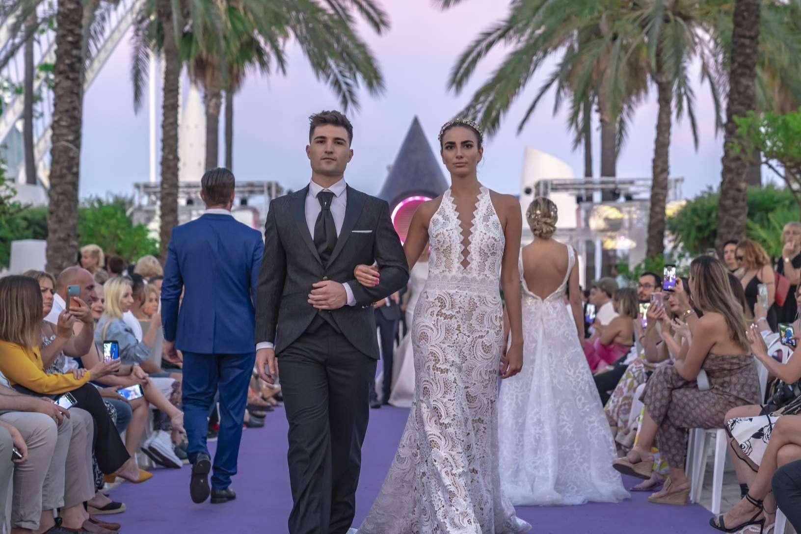 Atelier de Bodas desfila en Afrodita II 'El guardián de la moda', un desfile benéfico con los diseñadores nupciales valencianos más destacados
