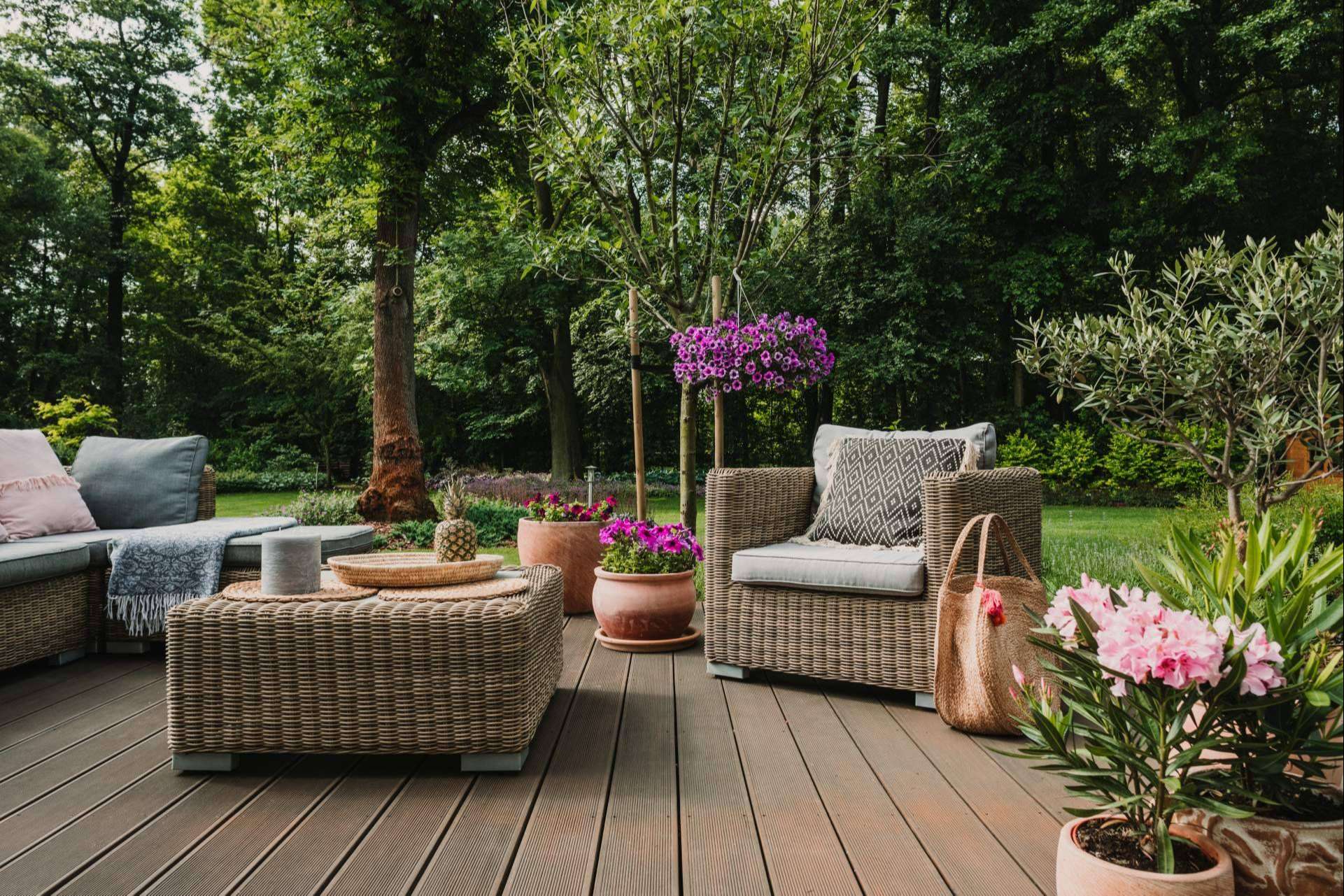 ¿Dónde encontrar muebles de jardín y baño baratos por liquidación? Muebles & House