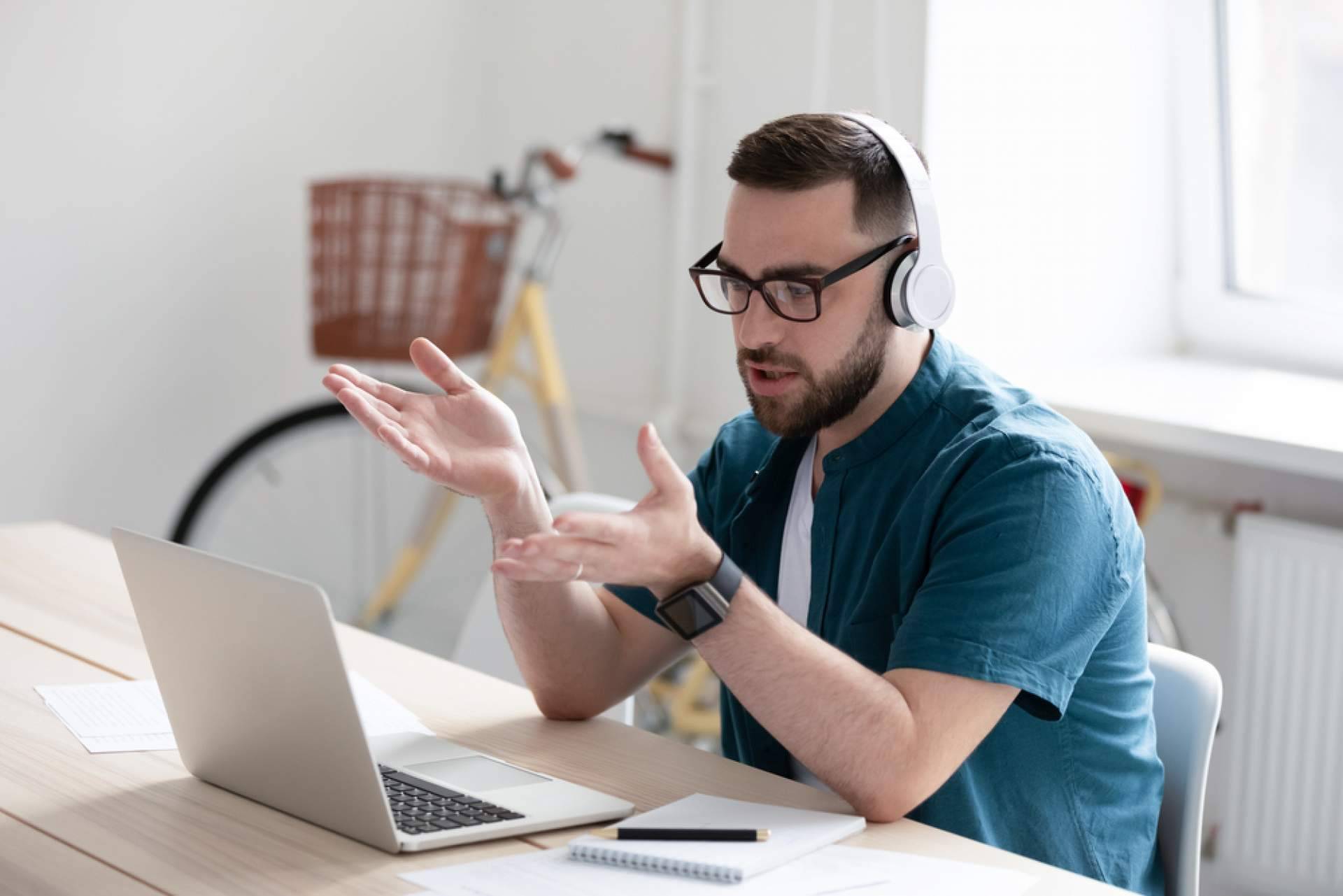 ¿Cómo controlar el horario laboral para la gestión del teletrabajo? por DeskTime