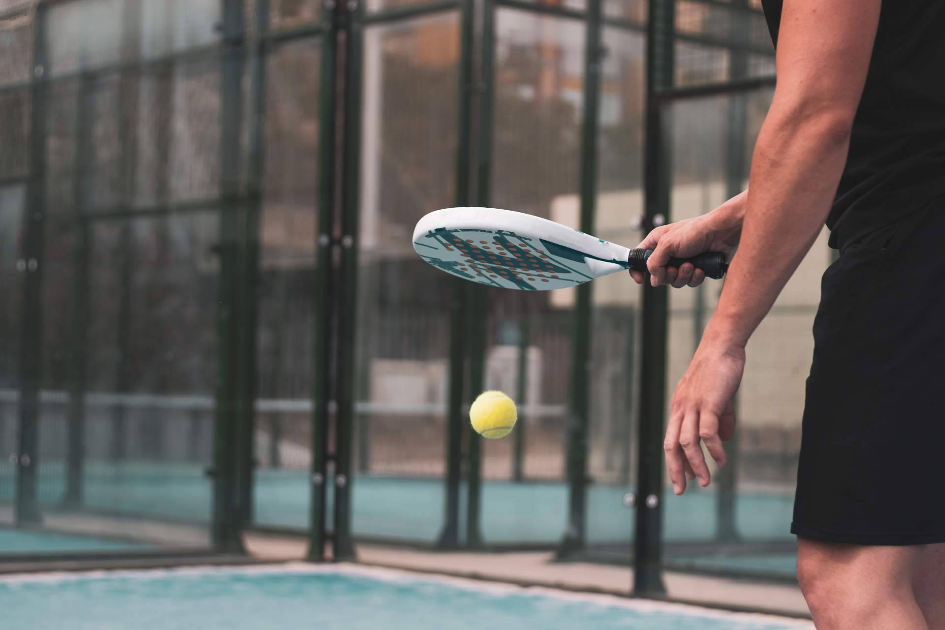 Bolas de pádel y palas de pádel para todos los niveles en SPORT AND TREND